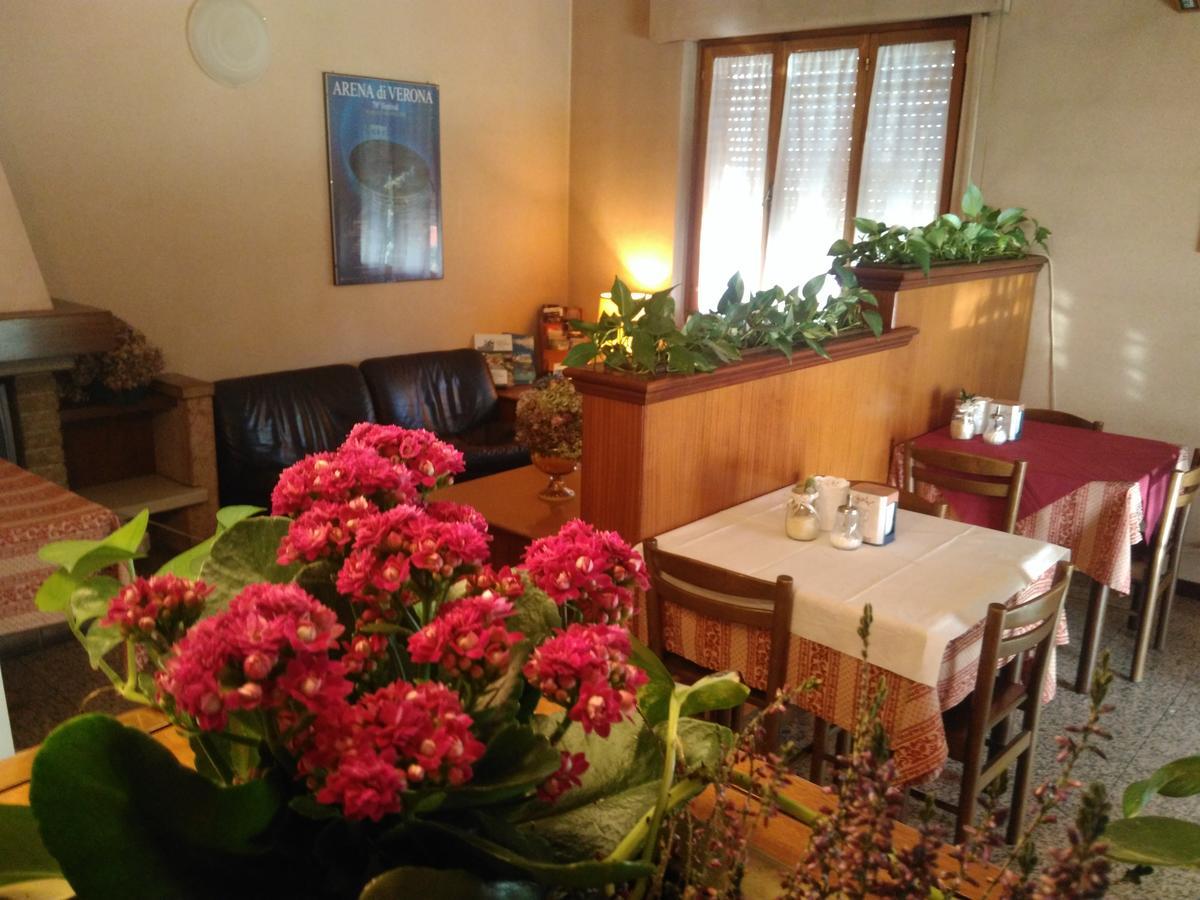 Hotel Elena Verona Exteriör bild